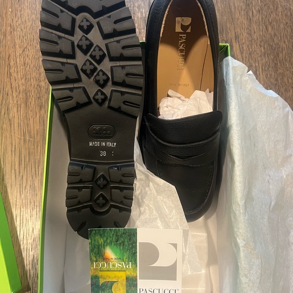 NEW Pascucci Loafers - Picture 1 of 5